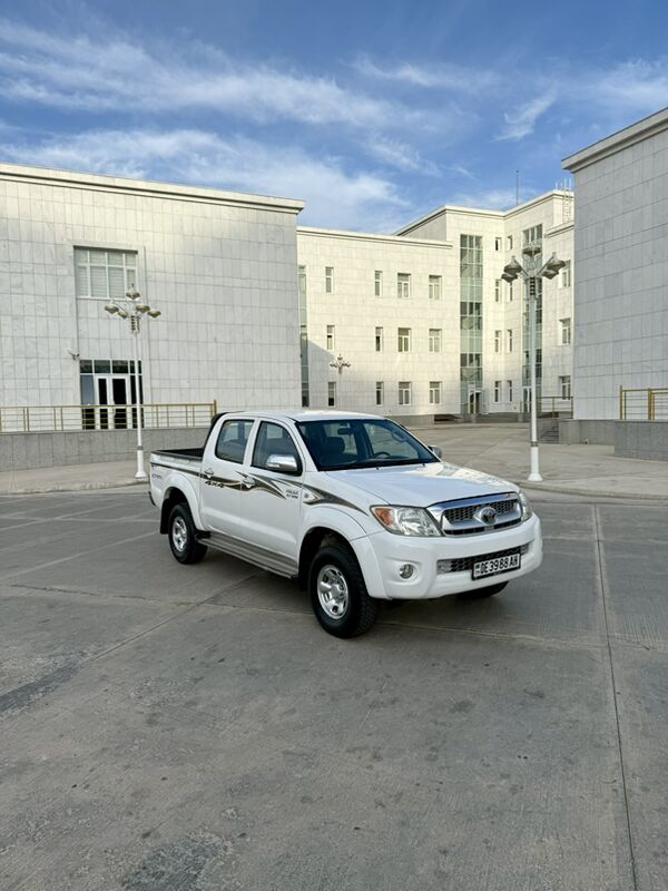 Toyota Hilux 2011 - 262 000 TMT - Ашхабад - img 3