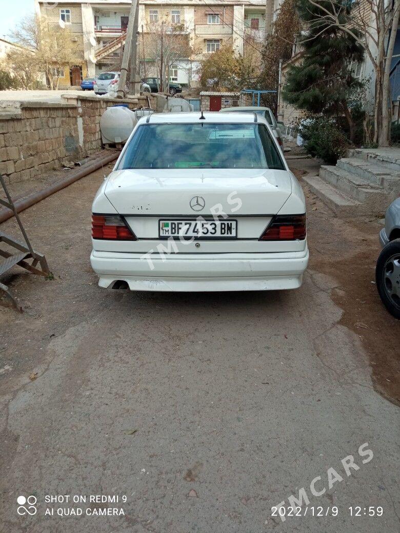 Mercedes-Benz 230E 1985 - 40 000 TMT - Туркменбаши - img 2