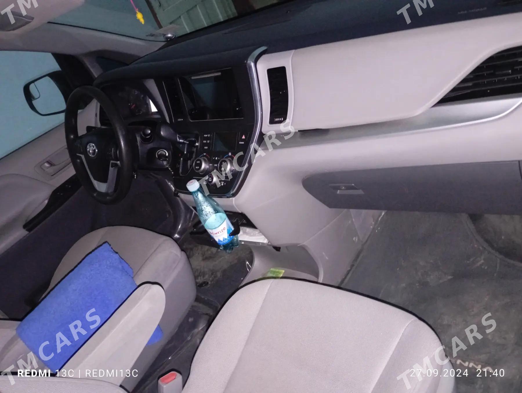 Toyota Sienna 2018 - 350 000 TMT - Дянев - img 5