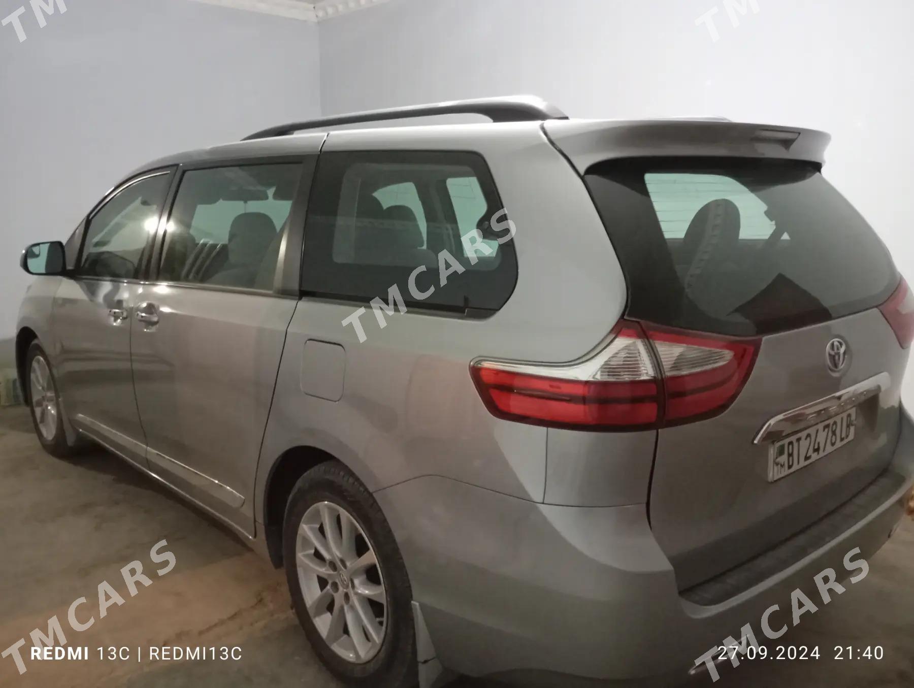 Toyota Sienna 2018 - 350 000 TMT - Дянев - img 3