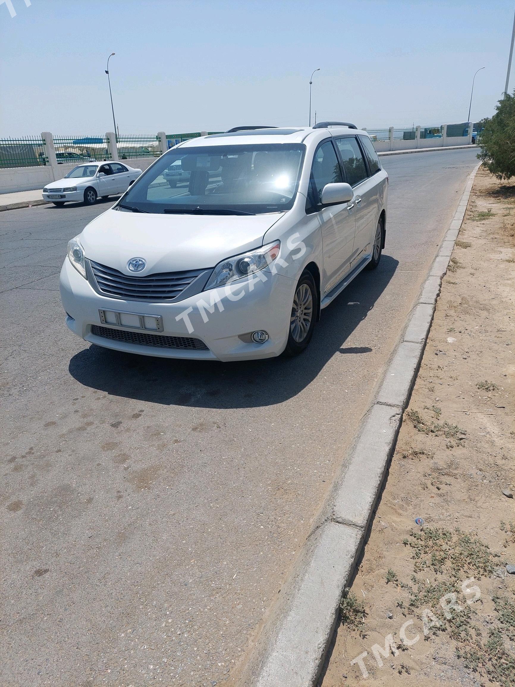 Toyota Sienna 2016 - 350 000 TMT - "Алтын Асыр" Гундогар базары ( Толкучка) - img 10