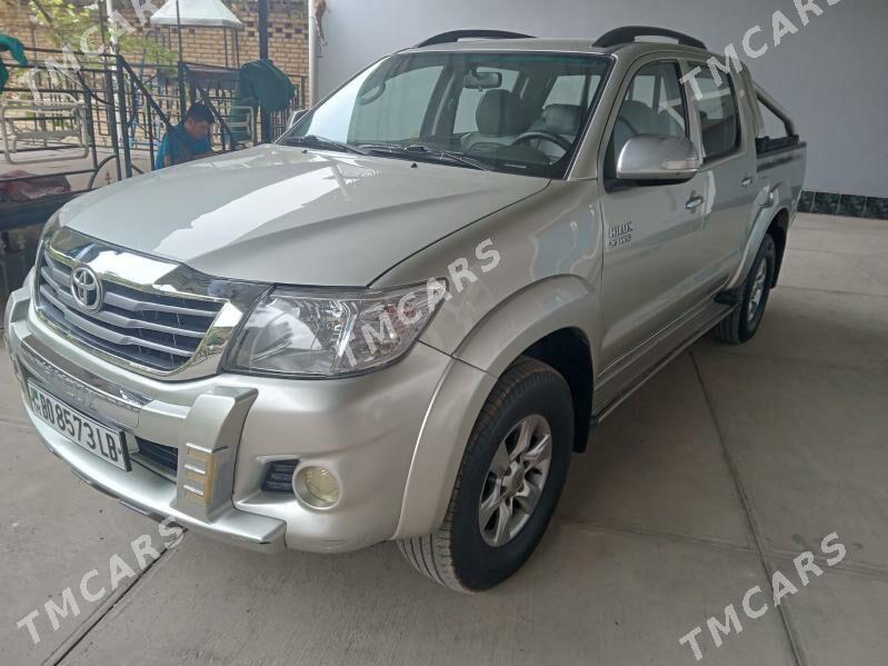 Toyota Hilux 2012 - 320 000 TMT - Саят - img 4