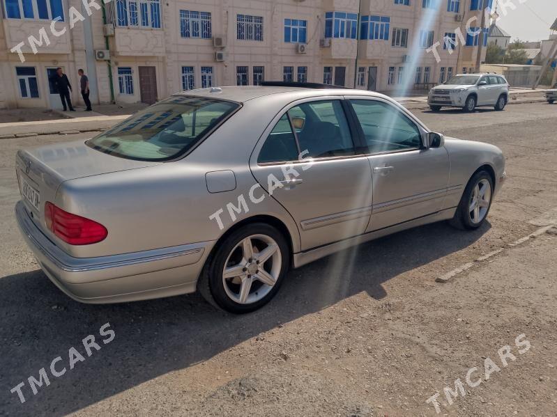 Mercedes-Benz E320 2002 - 130 000 TMT - Туркменбаши - img 5