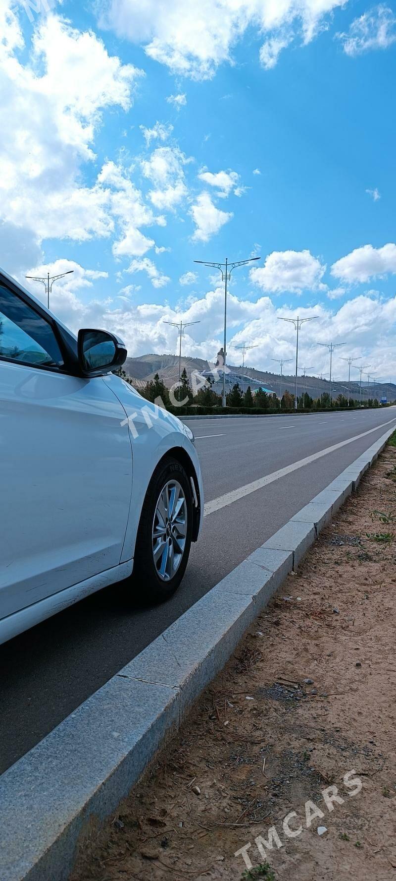 Hyundai Elantra 2018 - 160 000 TMT - Aşgabat - img 4