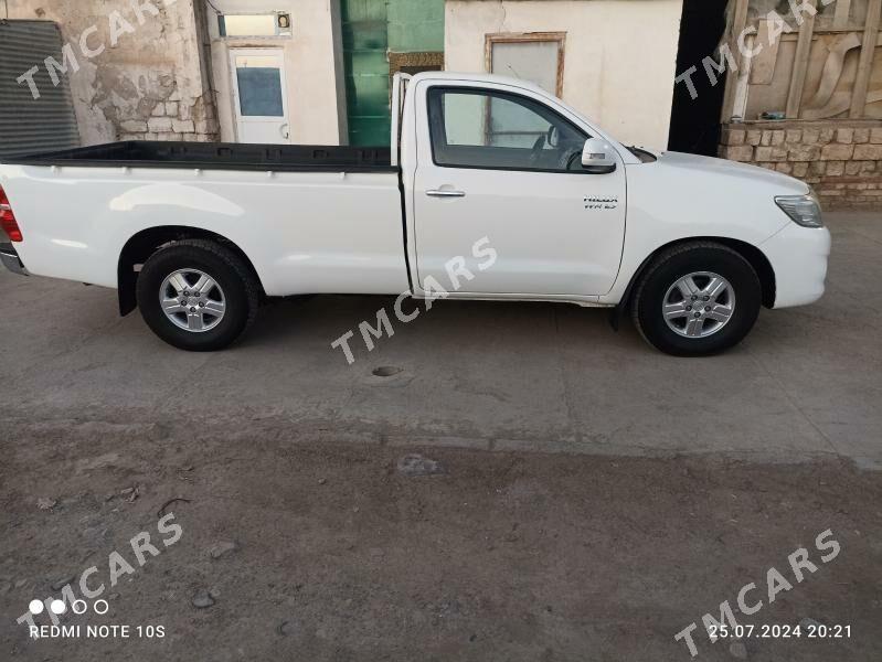 Toyota Hilux 2015 - 235 000 TMT - Мары - img 4