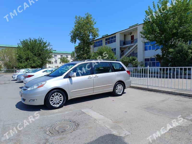 Toyota Sienna 2009 - 240 000 TMT - 4 мкр - img 3