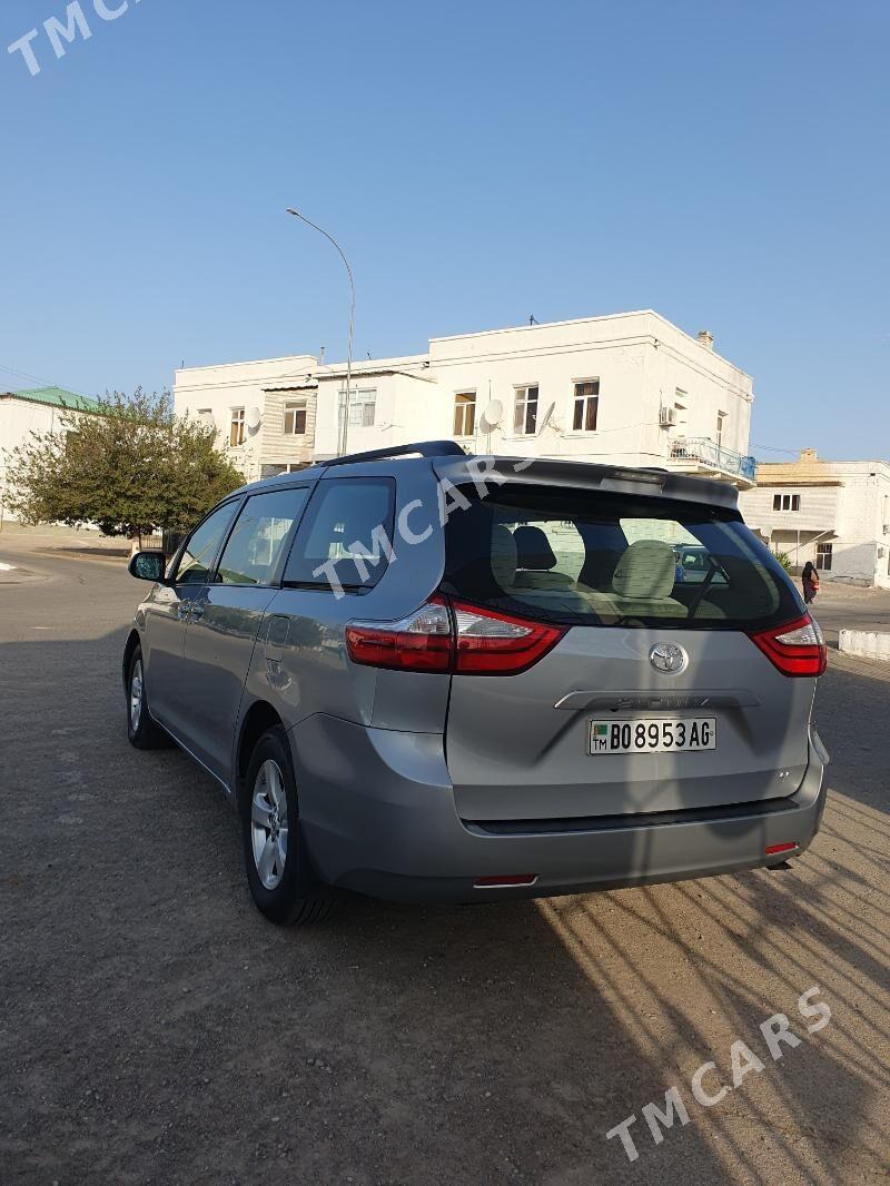 Toyota Sienna 2016 - 310 000 TMT - Aşgabat - img 3