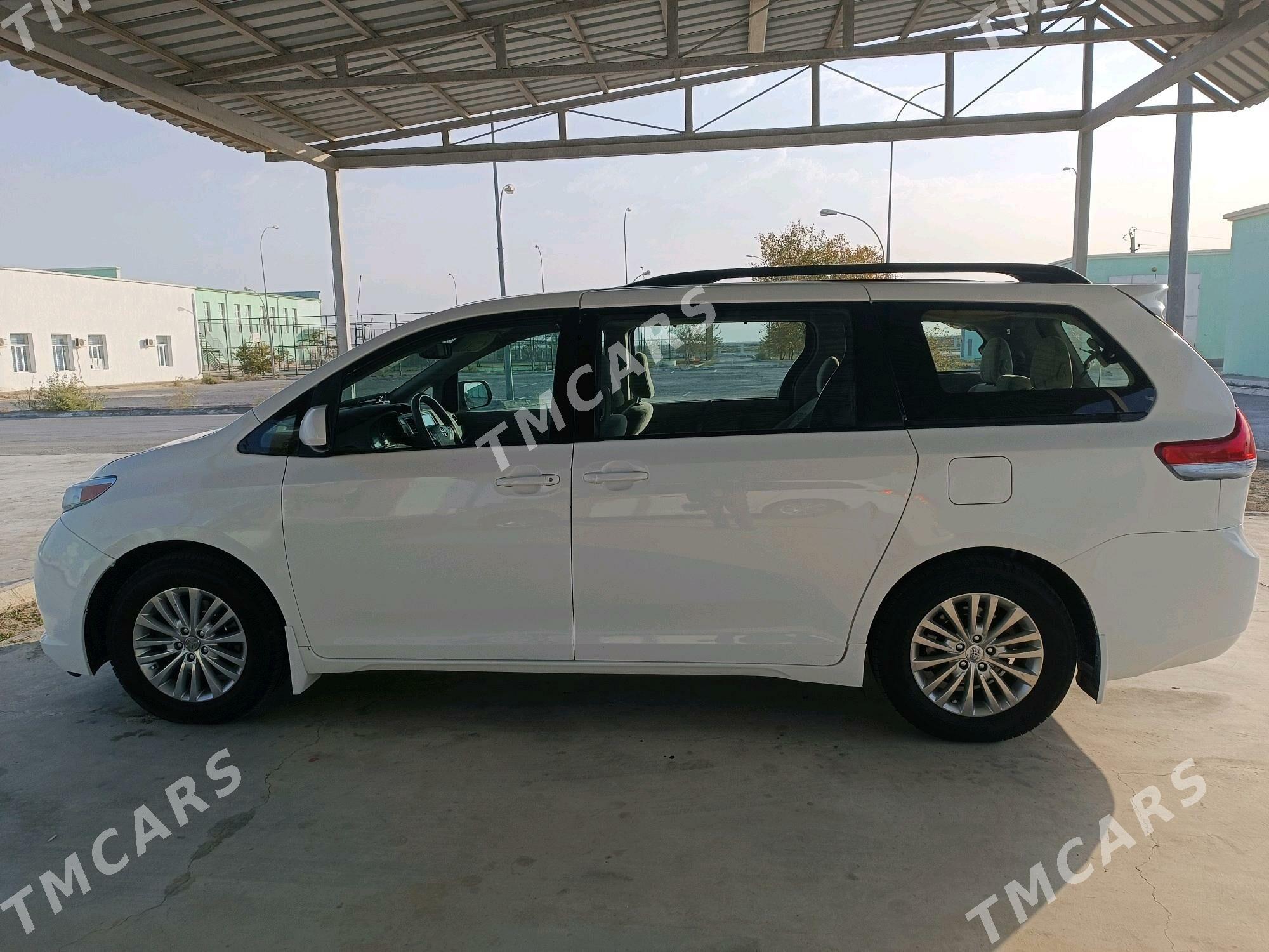 Toyota Sienna 2010 - 250 000 TMT - Эсенгулы - img 2