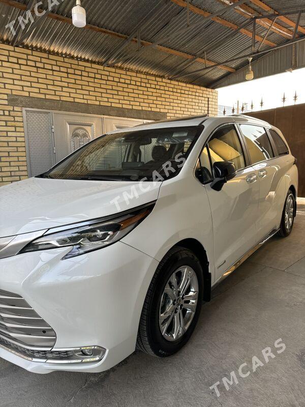 Toyota Sienna 2021 - 640 000 TMT - Мары - img 2