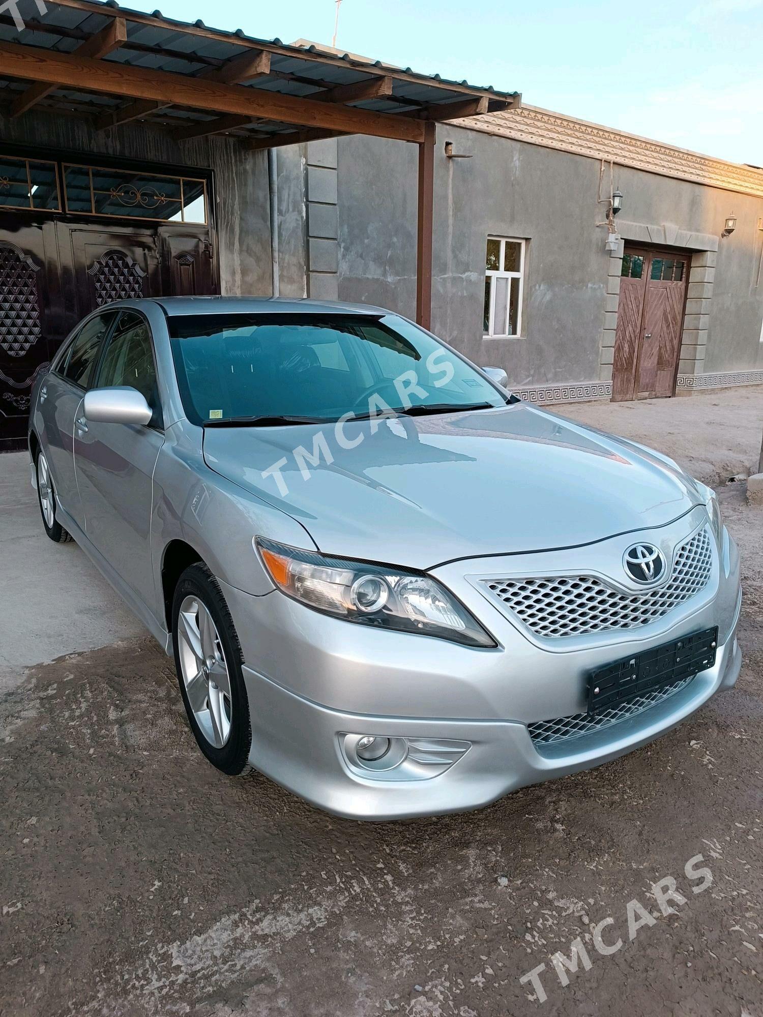 Toyota Camry 2011 - 200 000 TMT - Дашогуз - img 2