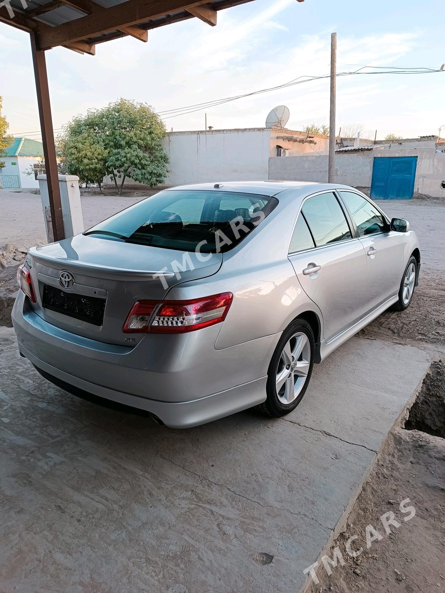 Toyota Camry 2011 - 200 000 TMT - Дашогуз - img 3