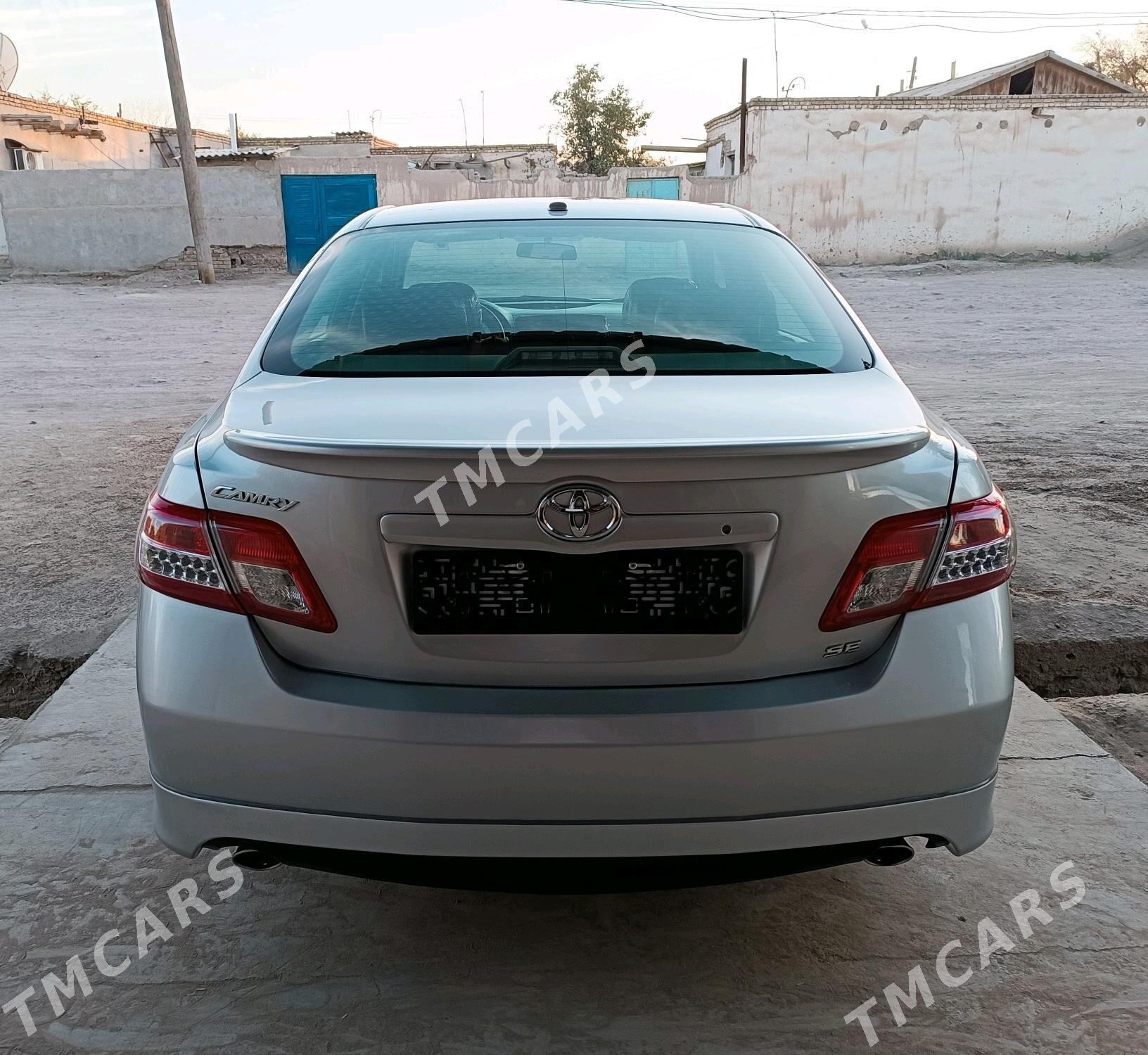 Toyota Camry 2011 - 200 000 TMT - Дашогуз - img 4