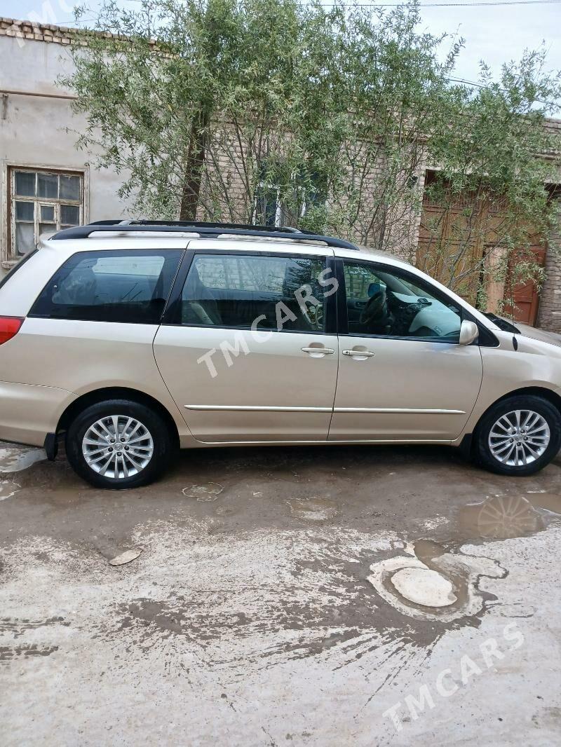 Toyota Sienna 2005 - 155 000 TMT - Köneürgenç - img 4