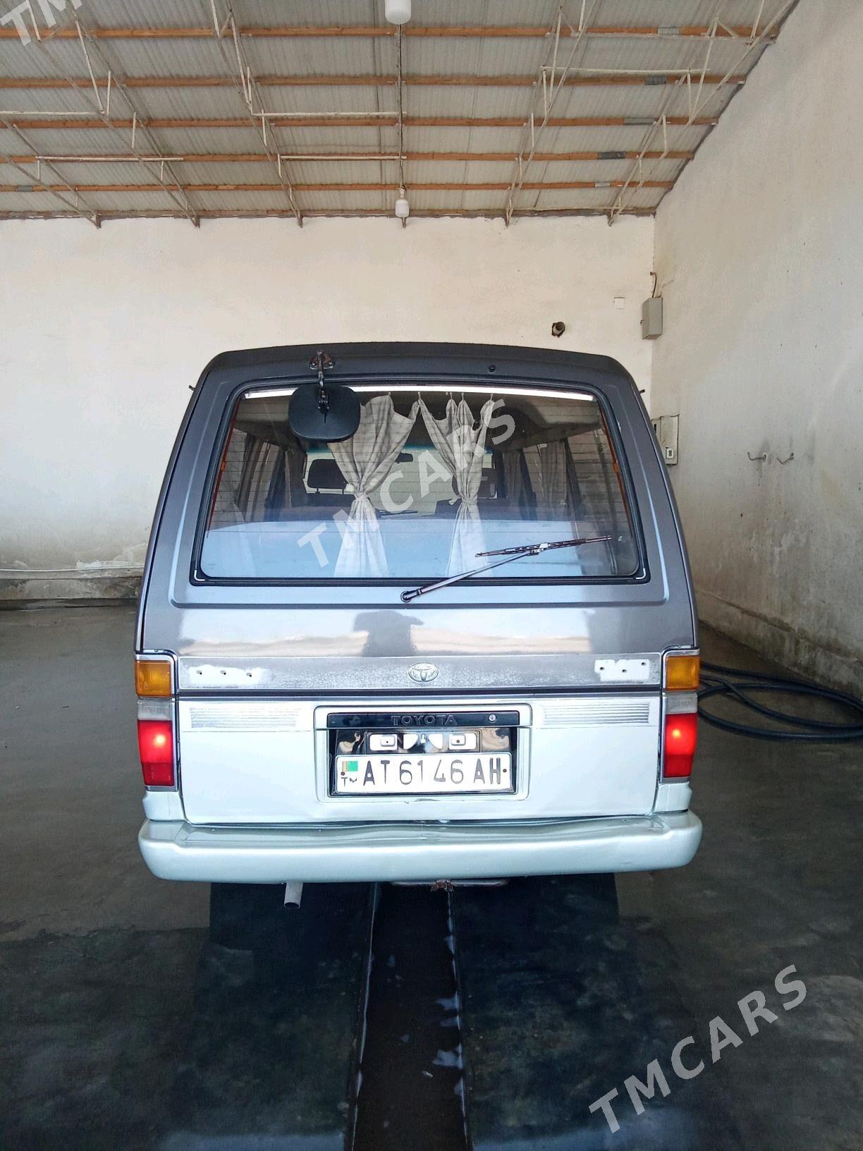 Toyota Hiace 1989 - 46 000 TMT - Мары - img 2