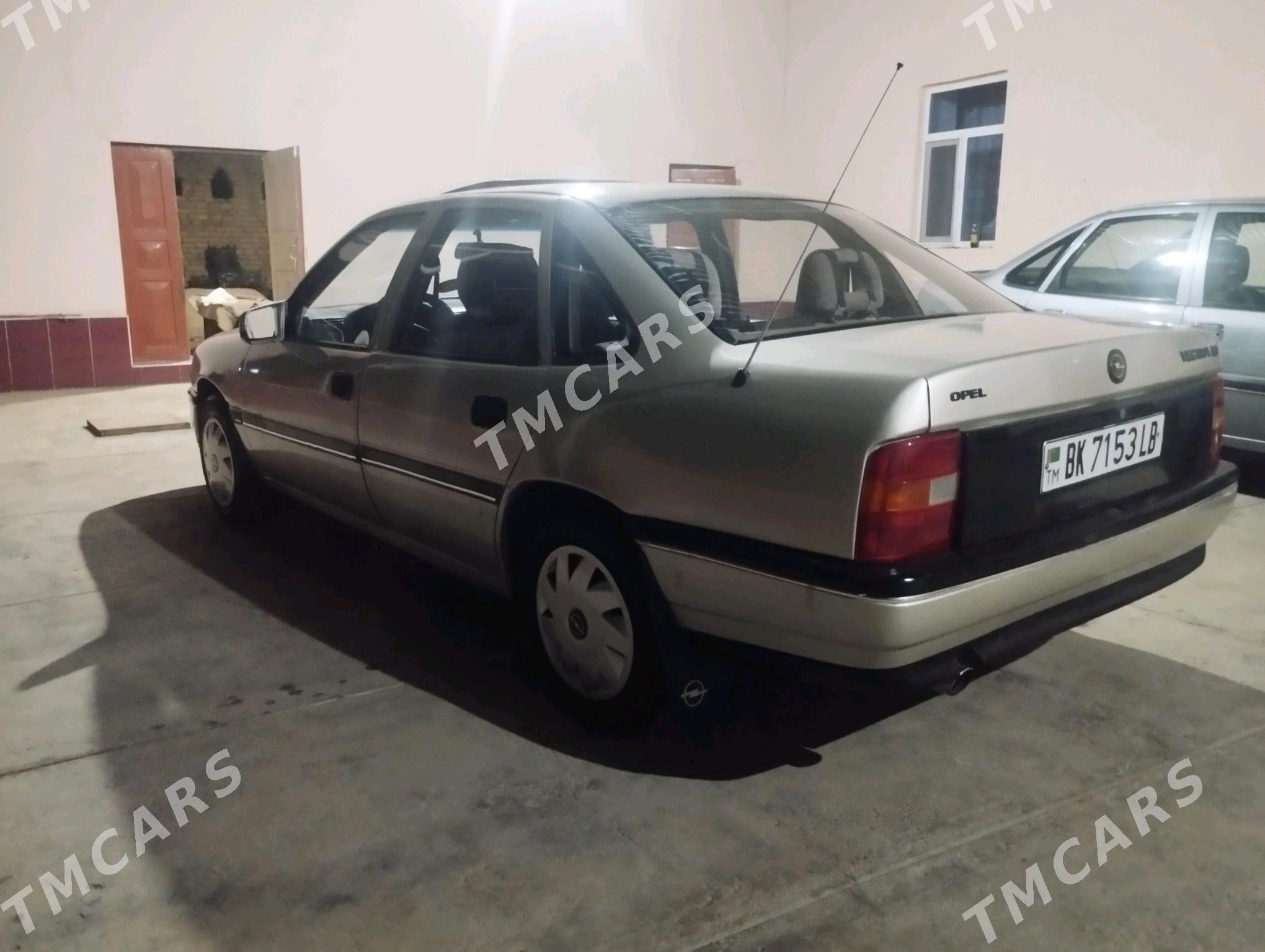 Opel Vectra 1990 - 33 000 TMT - Sakar - img 3