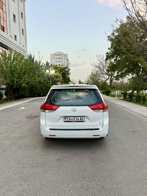 Toyota Sienna 2010 - 255 000 TMT - Aşgabat - img 2