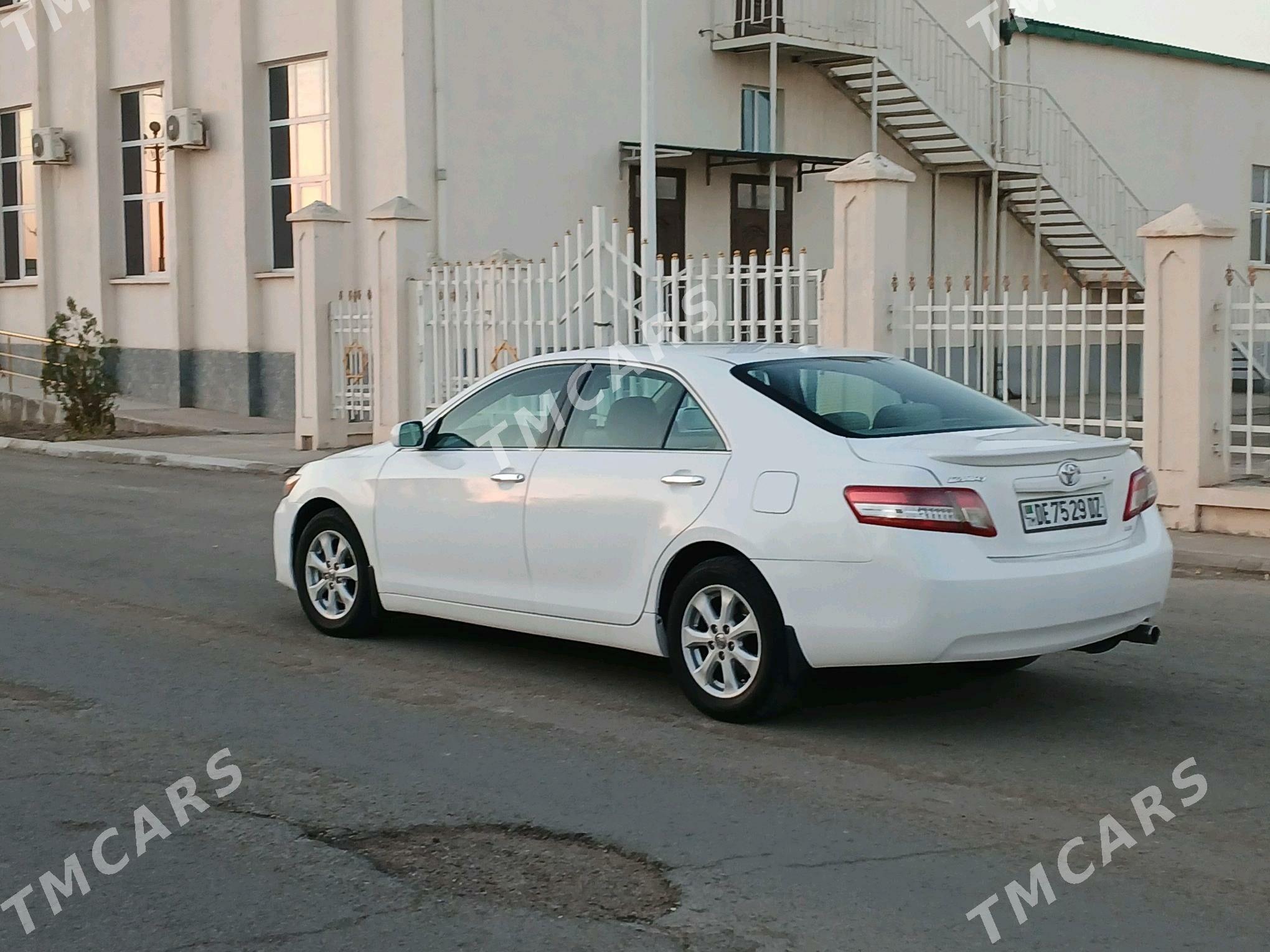 Toyota Camry 2011 - 161 000 TMT - Дашогуз - img 4