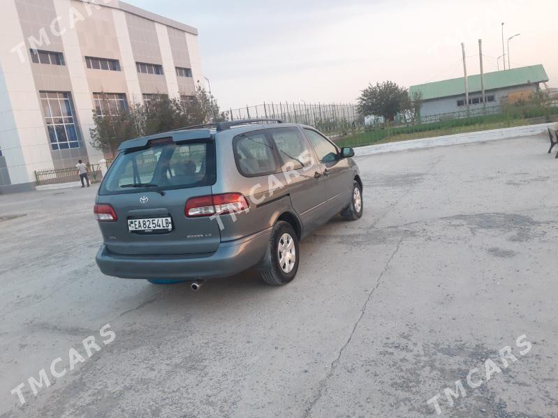 Toyota Sienna 2000 - 125 000 TMT - Halaç - img 3