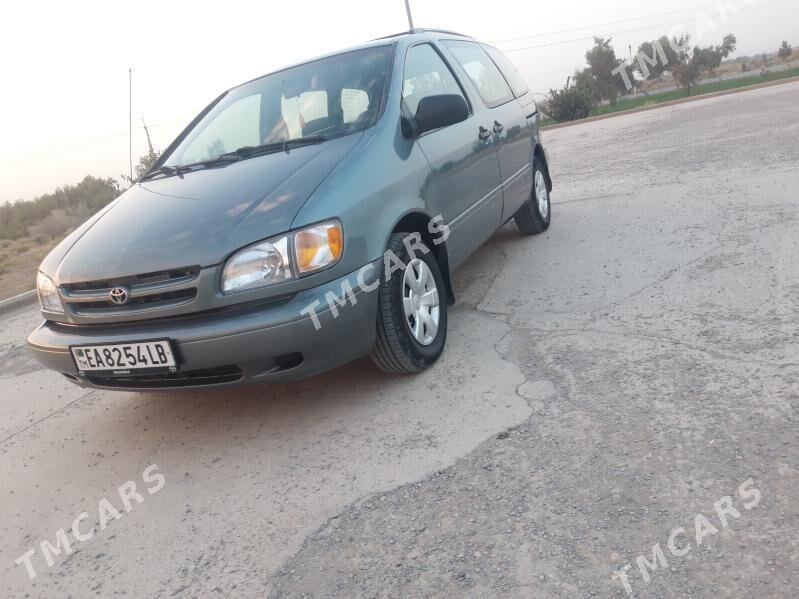 Toyota Sienna 2000 - 125 000 TMT - Halaç - img 6