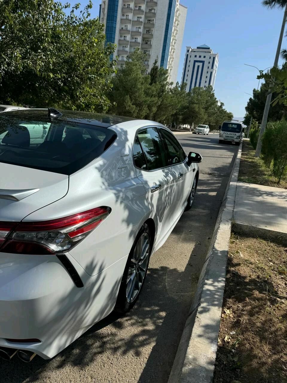 Toyota Camry 2019 - 375 000 TMT - Берзенги - img 4