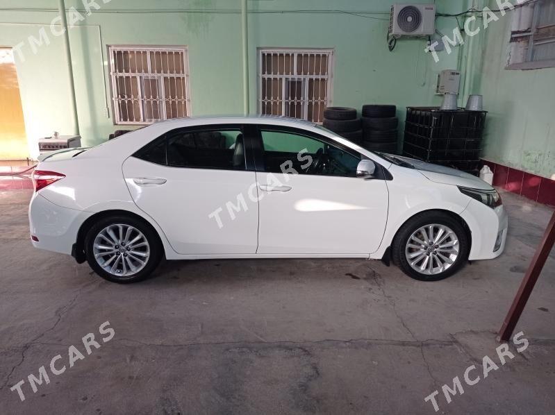 Toyota Corolla 2014 - 158 000 TMT - Кëши - img 9