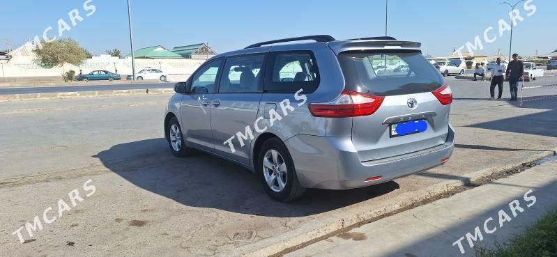 Toyota Sienna 2016 - 276 000 TMT - Ак-Бугдайский этрап - img 3