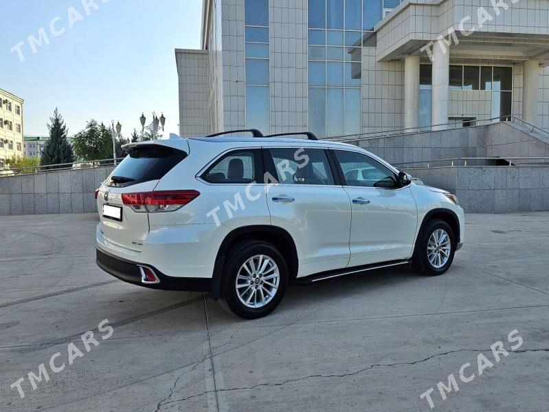 Toyota Highlander 2018 - 370 000 TMT - Бузмеин - img 4