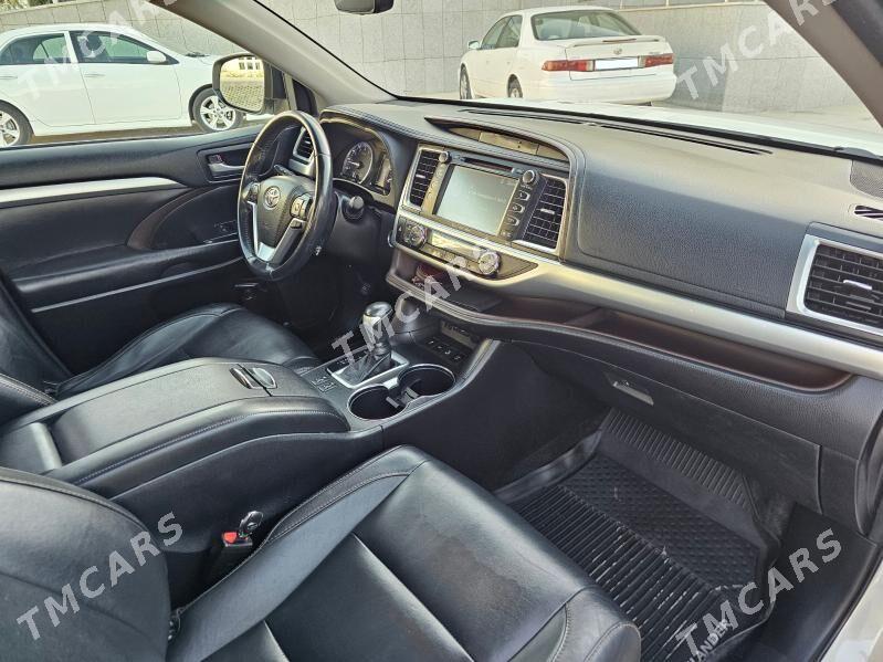 Toyota Highlander 2018 - 370 000 TMT - Бузмеин - img 7