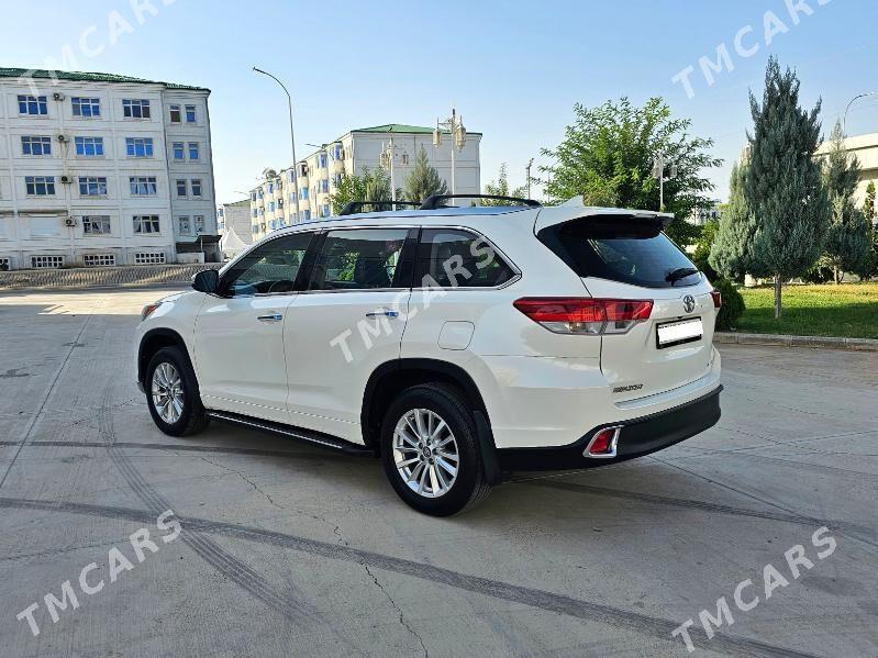 Toyota Highlander 2018 - 370 000 TMT - Бузмеин - img 6