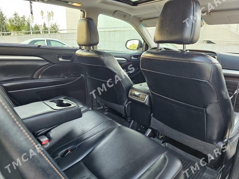 Toyota Highlander 2018 - 370 000 TMT - Бузмеин - img 9