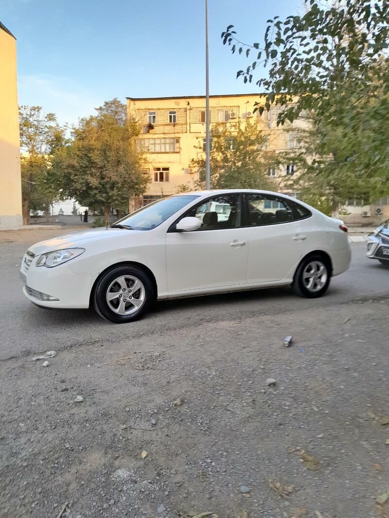 Hyundai Elantra 2010 - 116 000 TMT - 9 мкр - img 2