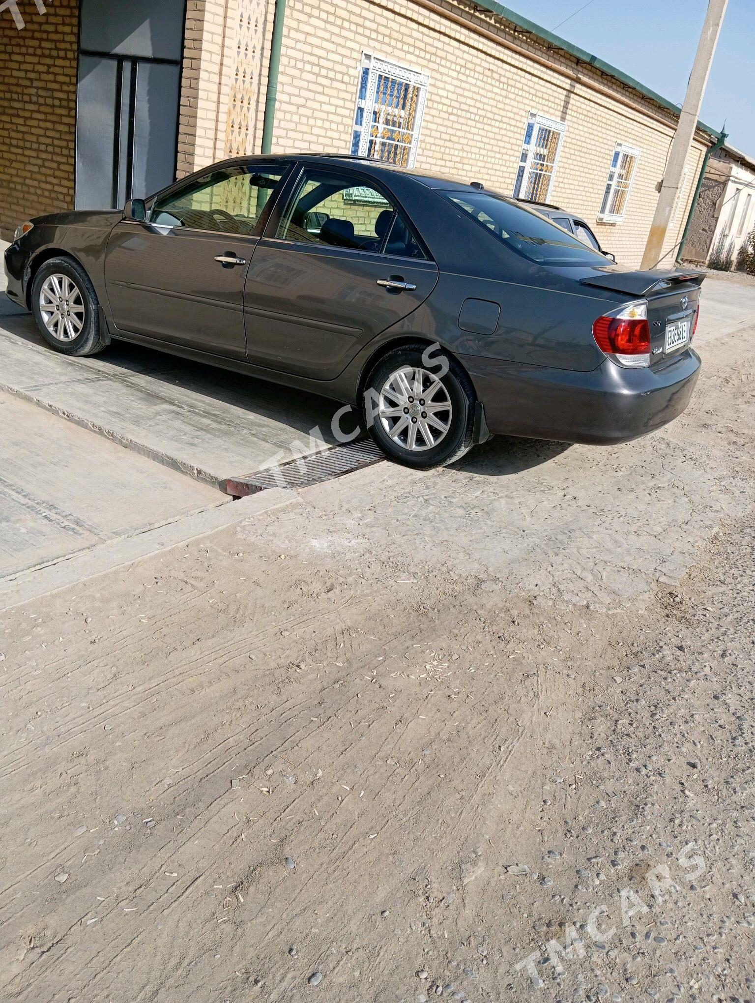 Toyota Camry 2005 - 125 000 TMT - Саят - img 4