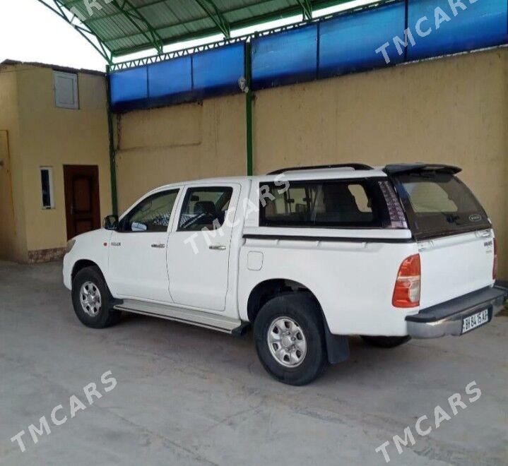 Toyota Hilux 2013 - 225 000 TMT - Бузмеин - img 3