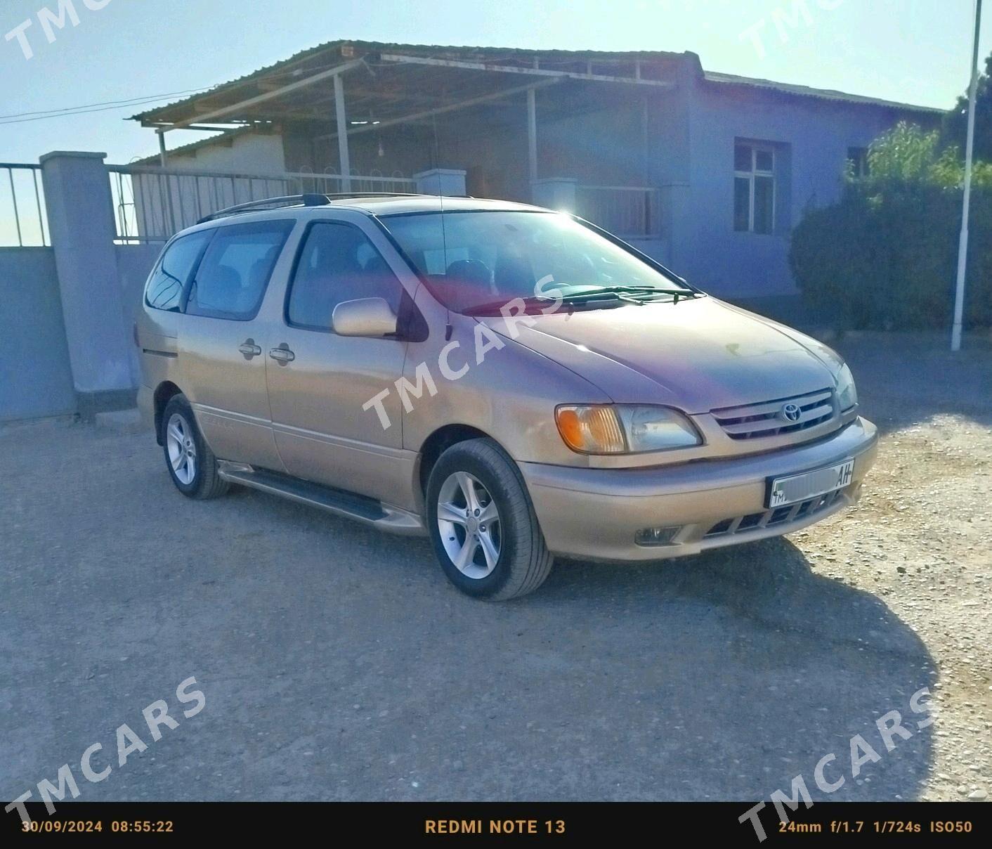 Toyota Sienna 2002 - 128 000 TMT - Бабадайхан - img 2