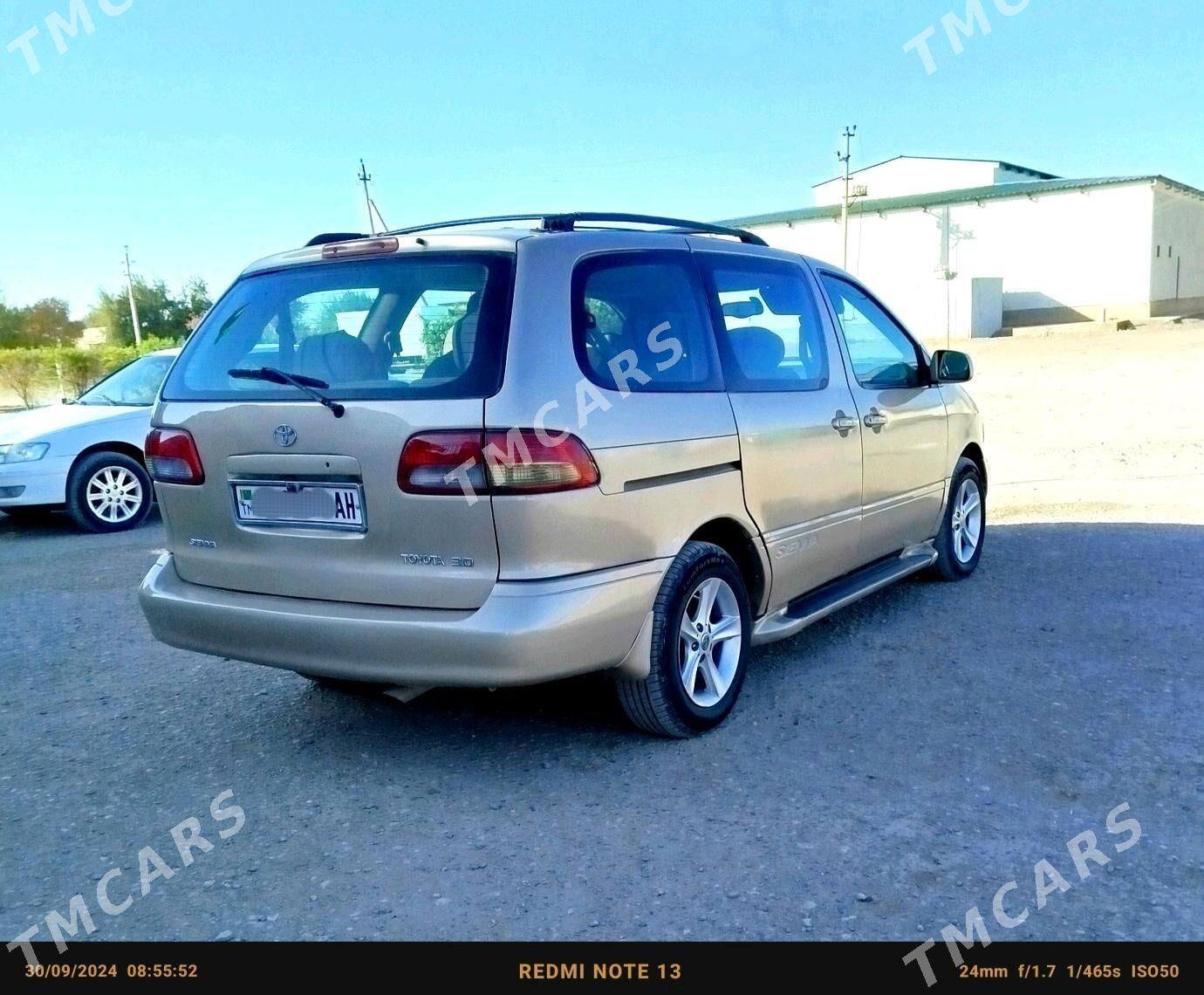 Toyota Sienna 2002 - 128 000 TMT - Бабадайхан - img 4