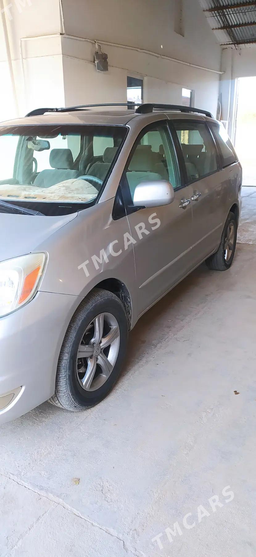 Toyota Sienna 2004 - 150 000 TMT - Garabekewül - img 2