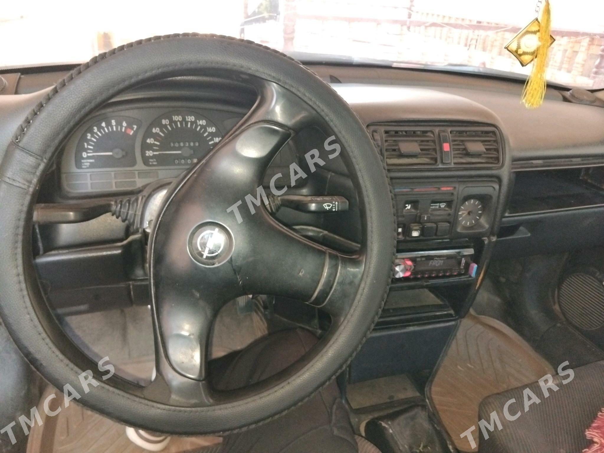 Opel Vectra 1991 - 25 000 TMT - Чарджоу - img 4