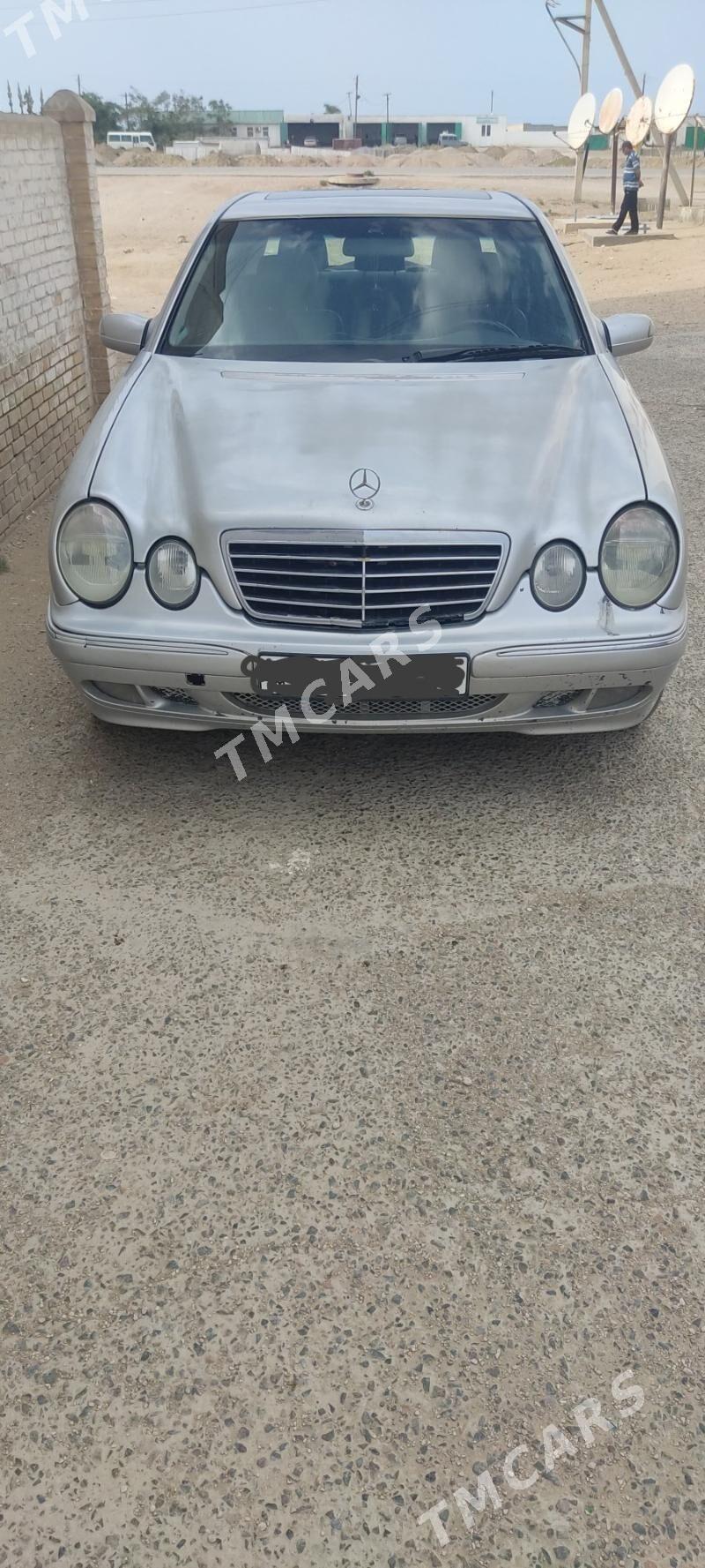 Mercedes-Benz E320 2002 - 100 000 TMT - Хазар - img 2