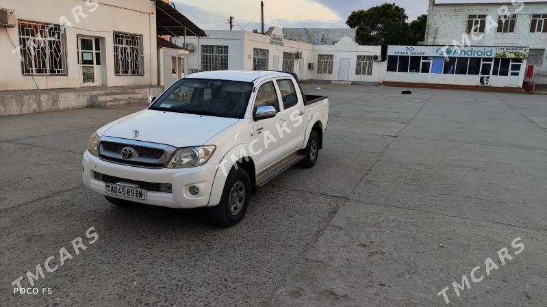 Toyota Hilux 2011 - 220 000 TMT - Hazar - img 2