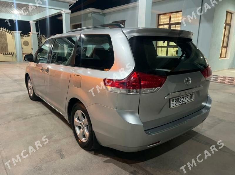 Toyota Sienna 2014 - 285 000 TMT - Balkanabat - img 4