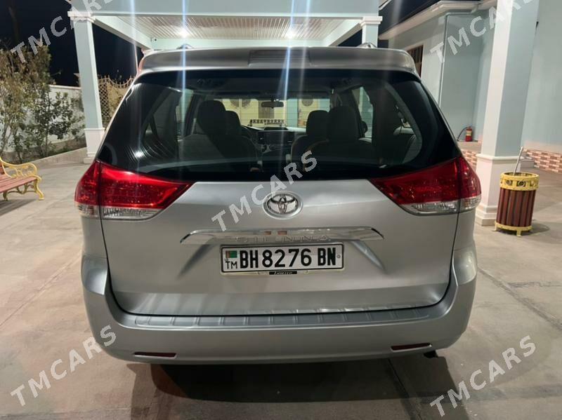 Toyota Sienna 2014 - 285 000 TMT - Balkanabat - img 3