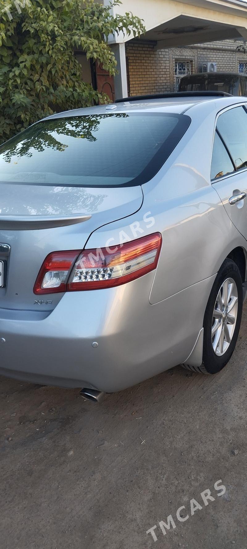 Toyota Camry 2010 - 200 000 TMT - Дашогуз - img 3