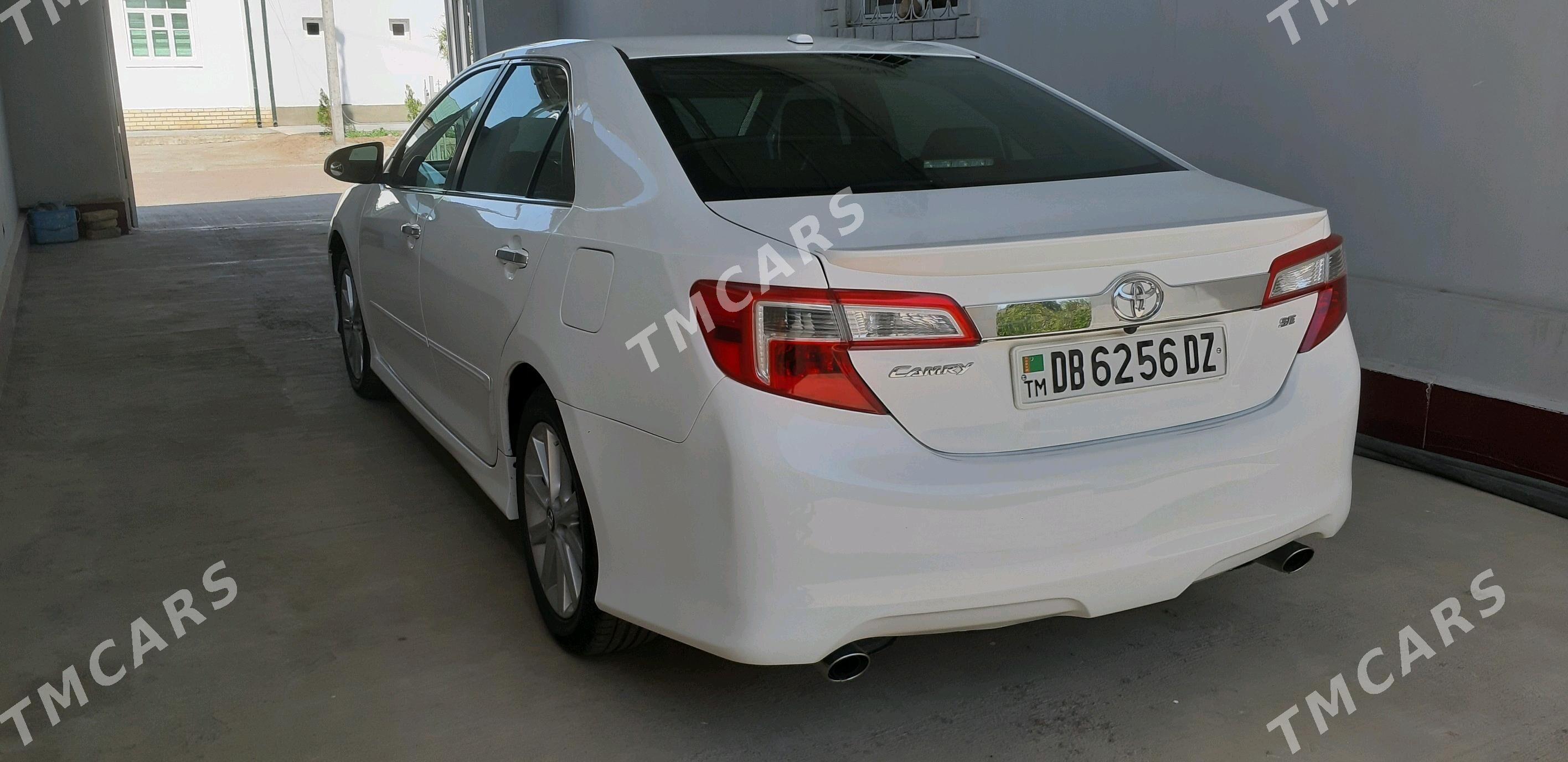 Toyota Camry 2013 - 200 000 TMT - Дашогуз - img 4