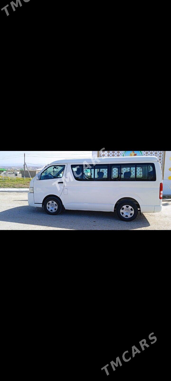 Toyota Hiace 2006 - 240 000 TMT - Magtymguly - img 6