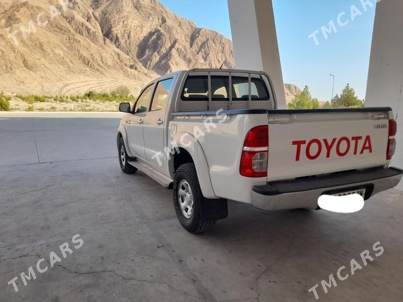 Toyota Hilux 2010 - 275 000 TMT - Балканабат - img 3