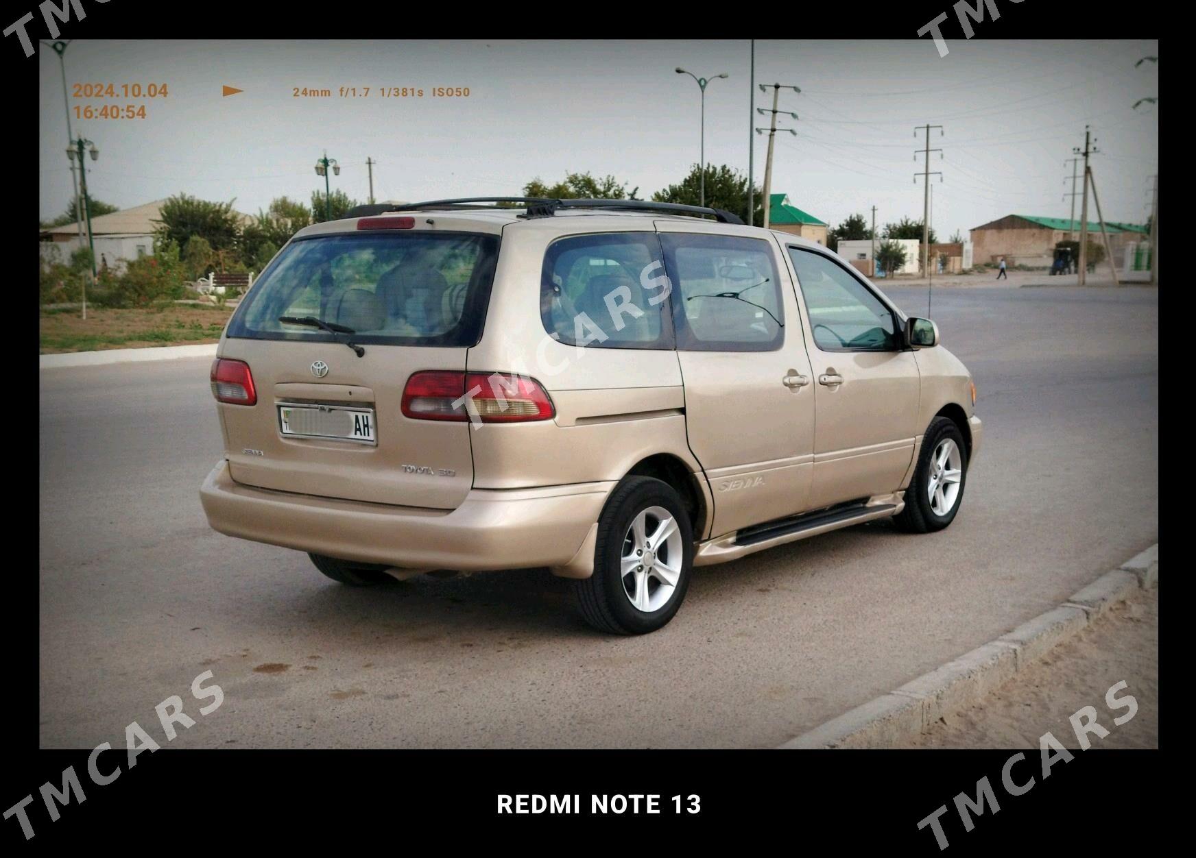 Toyota Sienna 2002 - 127 000 TMT - Бабадайхан - img 2