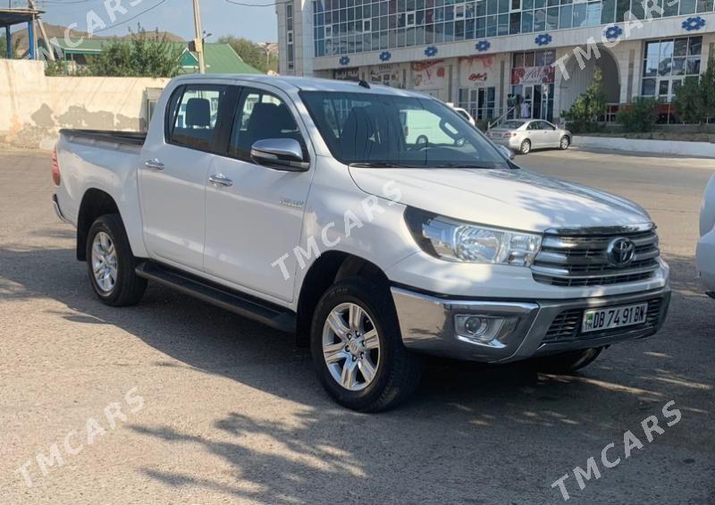 Toyota Hilux 2017 - 435 000 TMT - Туркменбаши - img 5