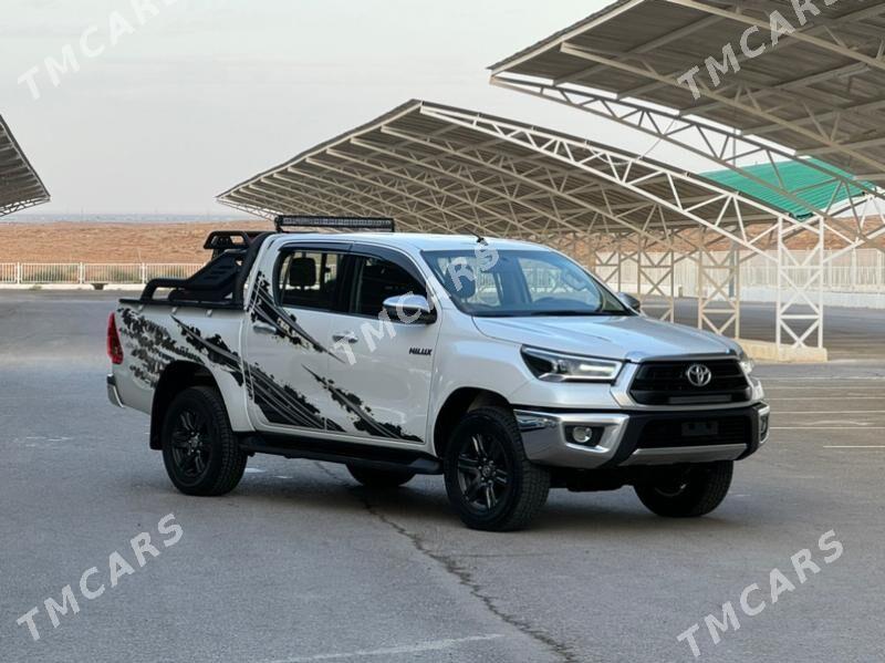 Toyota Hilux 2023 - 595 000 TMT - Ашхабад - img 9