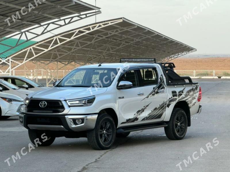 Toyota Hilux 2023 - 595 000 TMT - Ашхабад - img 5