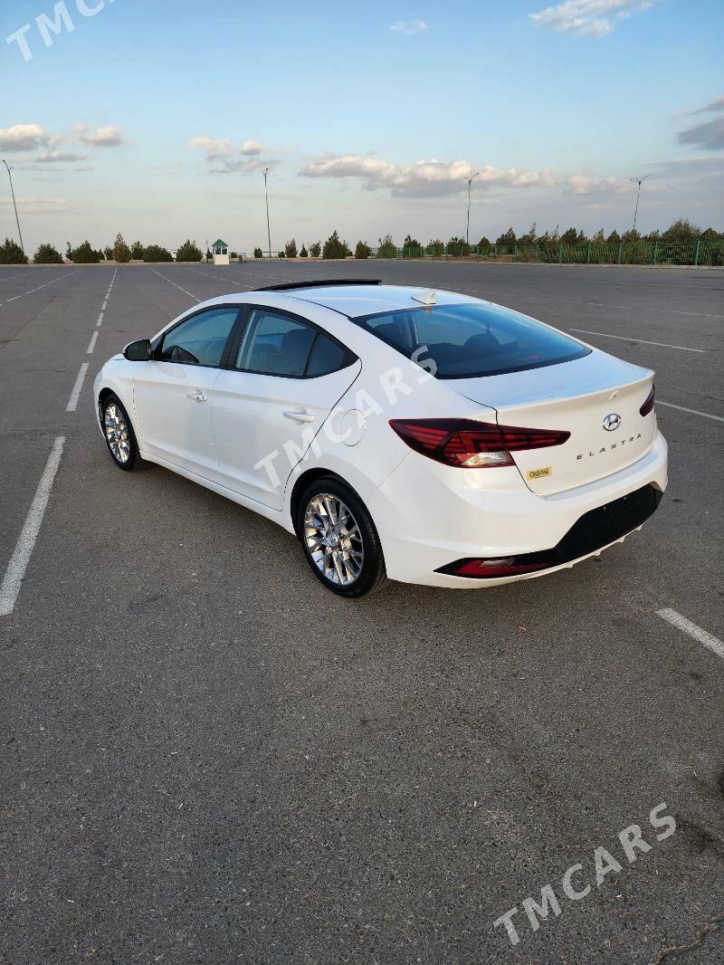 Hyundai Elantra 2019 - 232 000 TMT - 10 мкр - img 5